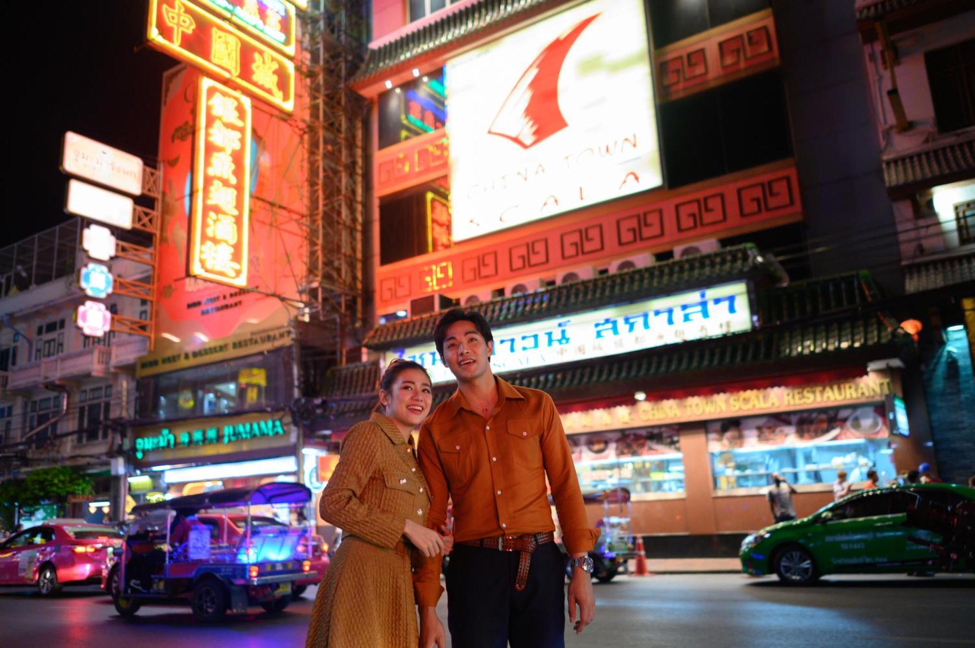 Sheraton Grande Sukhumvit, A Luxury Collection Hotel, Μπανγκόκ Εξωτερικό φωτογραφία Thai people in traditional Thai dress