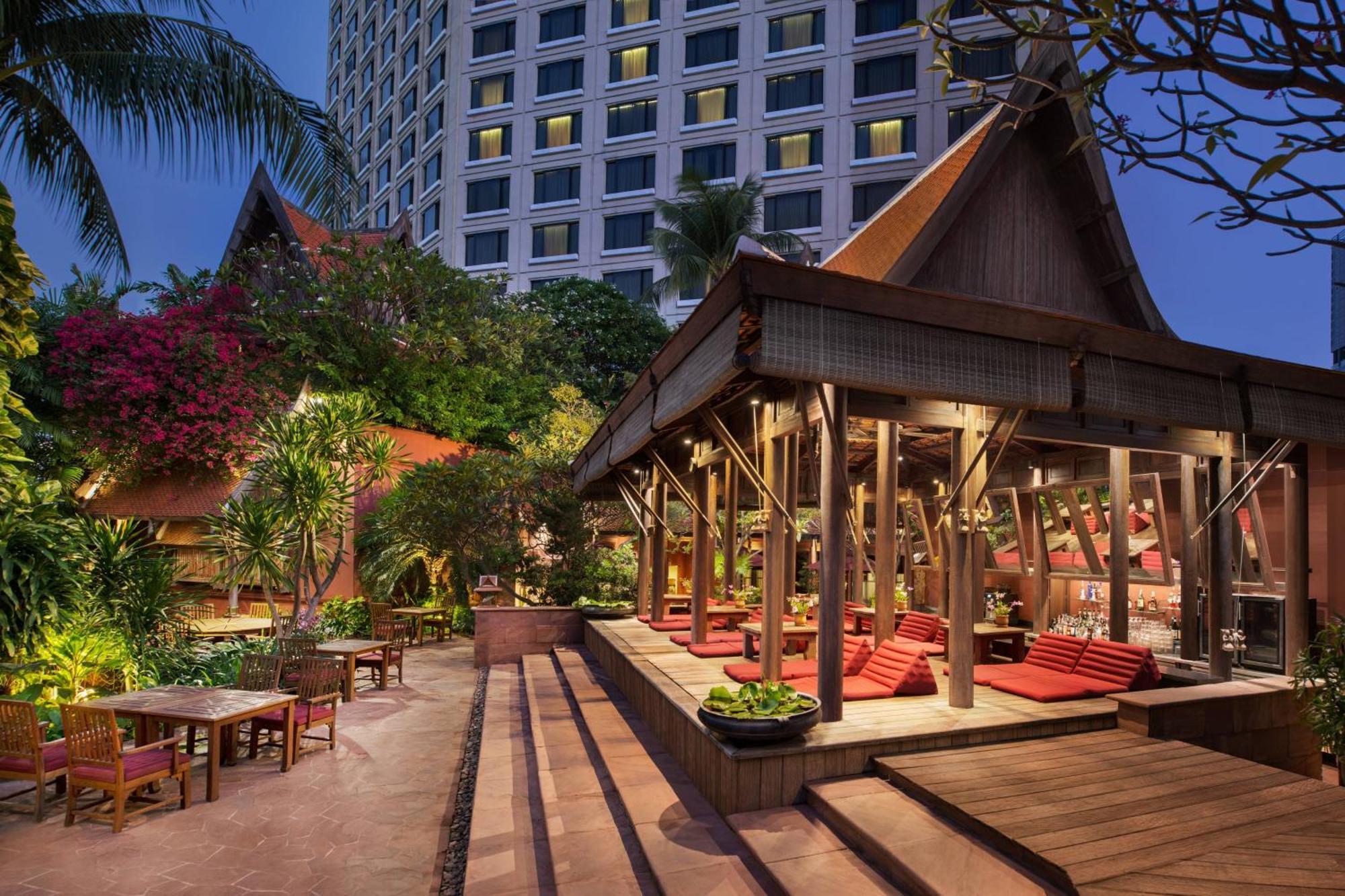 Sheraton Grande Sukhumvit, A Luxury Collection Hotel, Μπανγκόκ Εξωτερικό φωτογραφία The Sala Rim Naam restaurant
